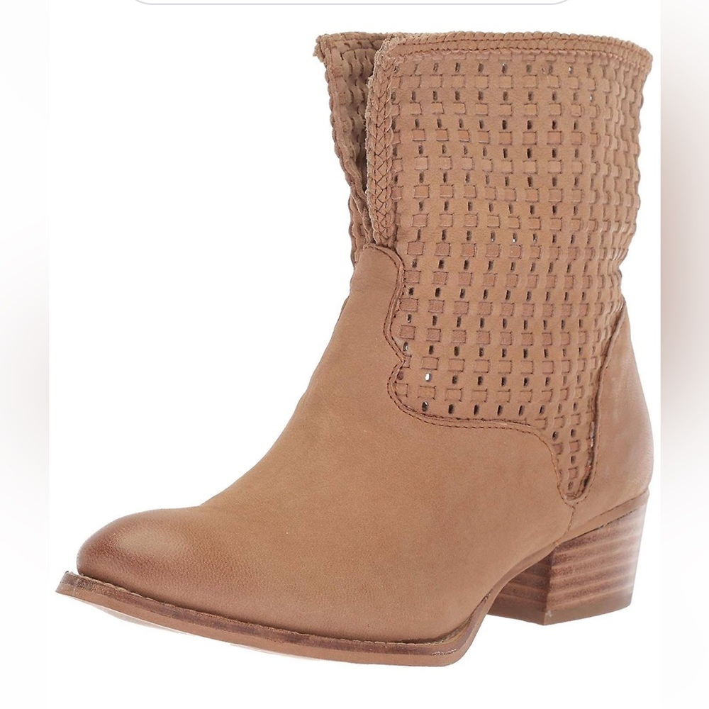Splendid light brown shade boots. Brand new with tag.